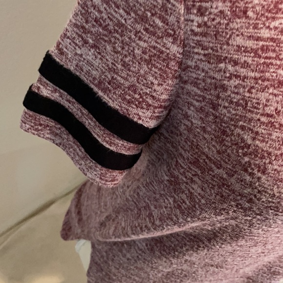 Flirtatude Woman’s Size XS Short Sleeve Ruby Colored Top - Picture 3 of 8